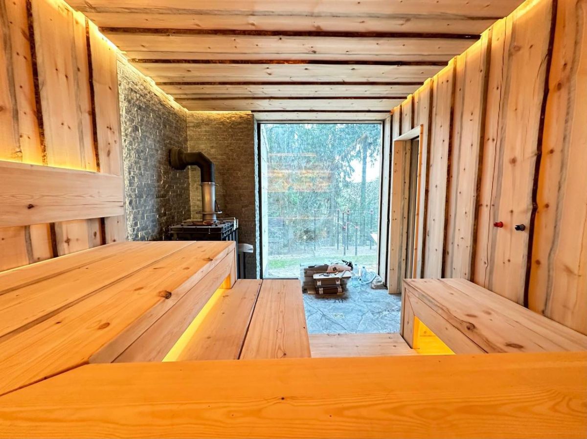 Парная с гималайской солью и панорамным окном